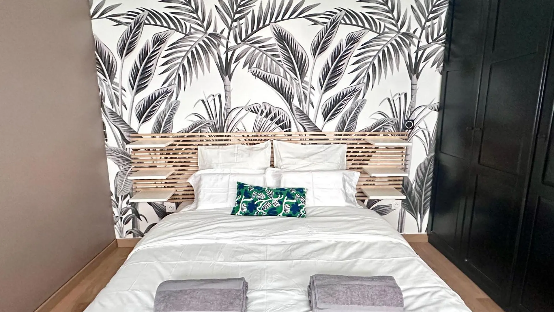 Urban Oasis Paris Apartment 0*,