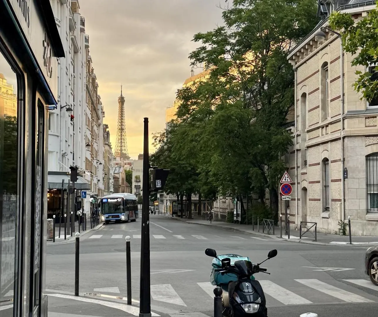 Urban Oasis Paris Apartment 0*,  France
